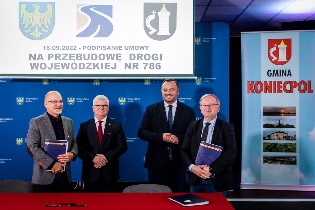  Podpisanie umowy dot. przebudowy DW 786. fot. Tomasz Żak / UMWS 