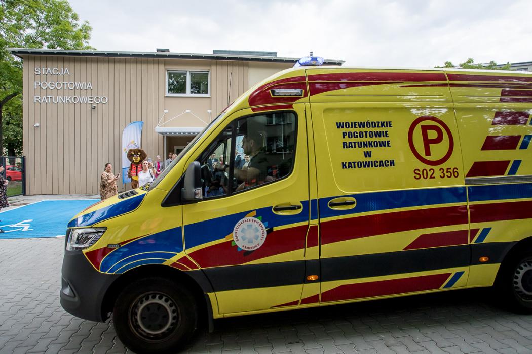 Uroczystość otwarcia stacji pogotowia. 