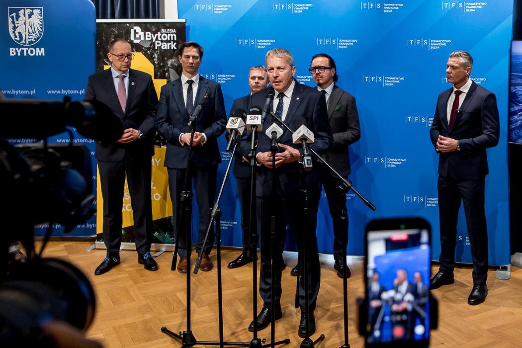 Uczestnicy konferencji prasowej. 