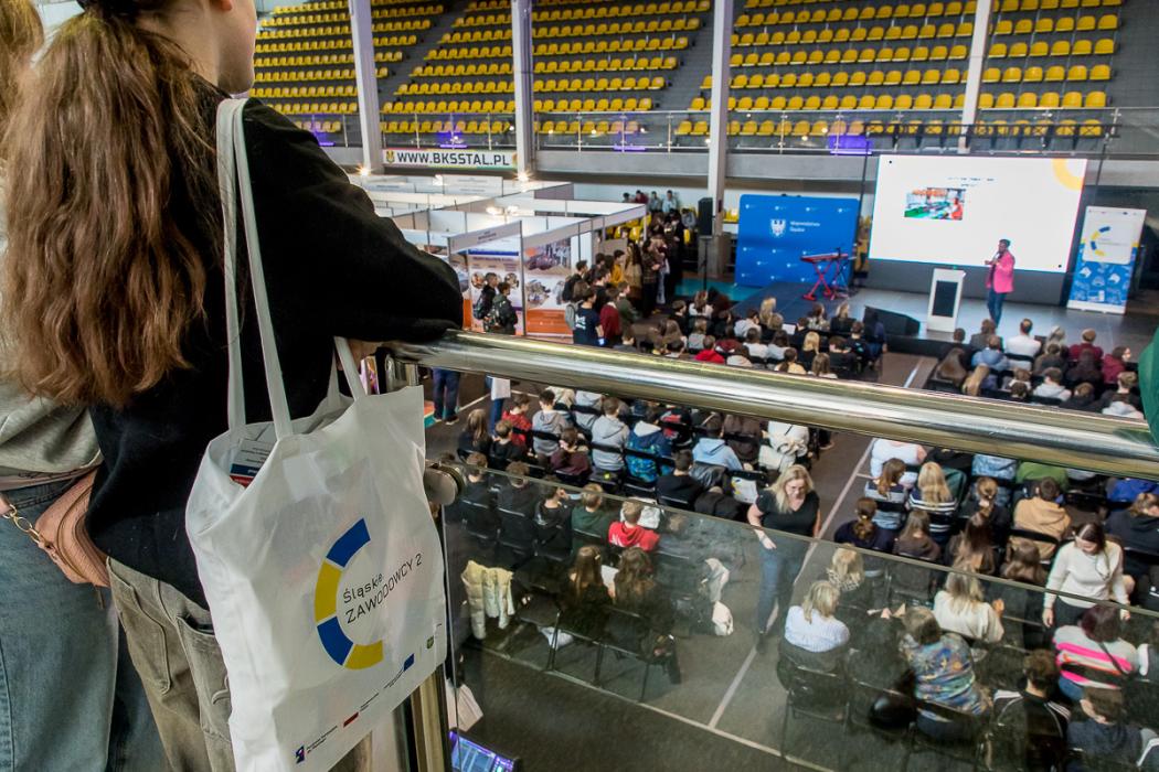 Uczestnicy oraz stoiska festiwalu. 