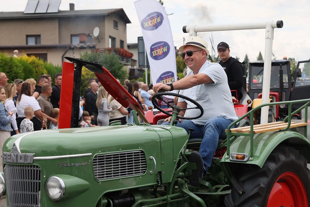 Uczestnicy dożynek. 