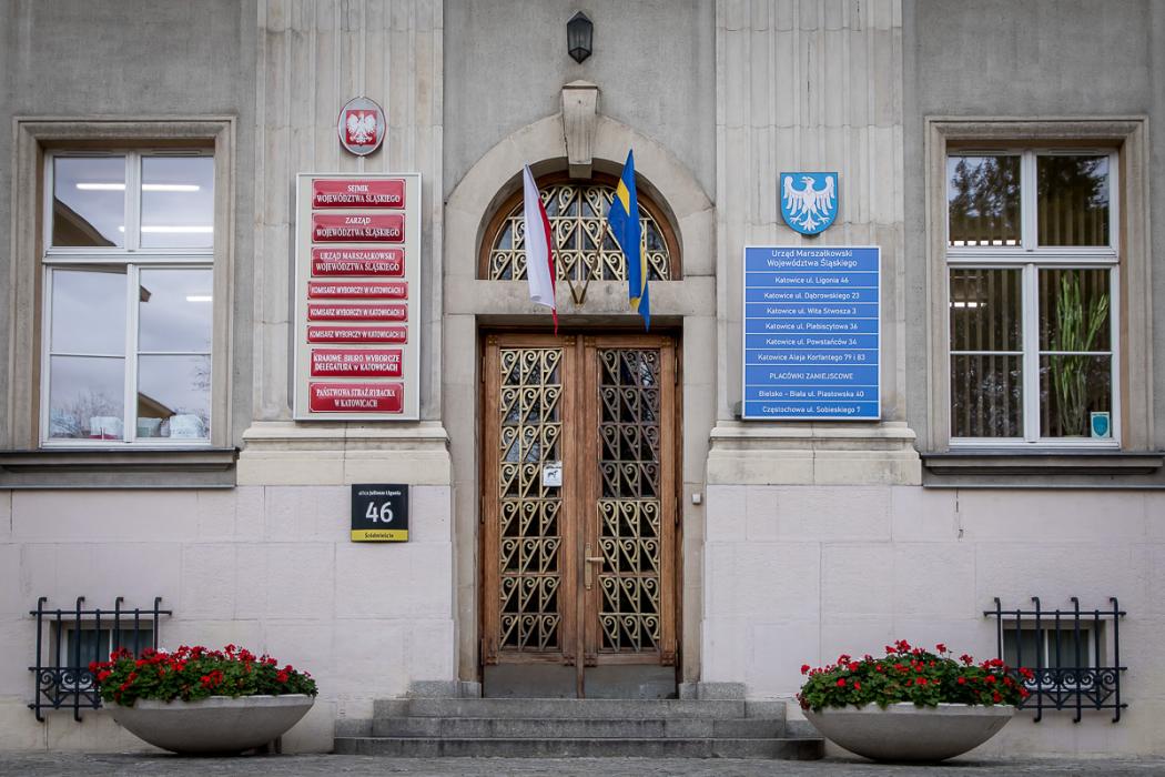  Wejście do Gmachu Sejmu Śląskiego. fot. arch. UMWS Tomasz Żak 
