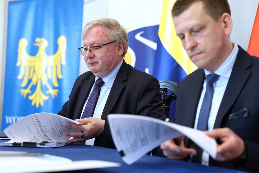 Uroczystość podpisana umów. 