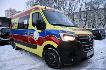 Okręgowa stacja pogotowia w Tychach otrzymała nowy ambulans