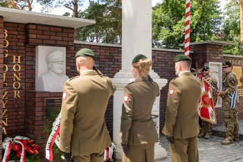  Odsłonięcie popiersia gen. Tadeusza Rozwadowskiego. fot. Tomasz Zak / UMWS 