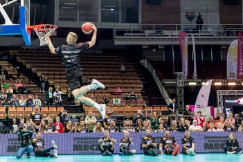 Legendarny Kosmiczny Mecz