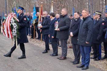 Pomnik upamiętniający zmarłych w katastrofie MTK 