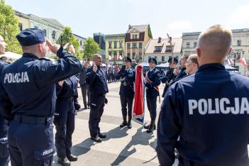Policjanci podczas obchodów. 