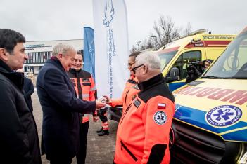 Konferencja prasowa - przekazanie ambulansów. 