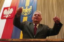  6 grudnia 2003 - z okazji 70 urodzin Henryk Mikołaj Górecki otrzymał złotą Odznakę Honorową za Zasługi dla Województwa Śląskiego 