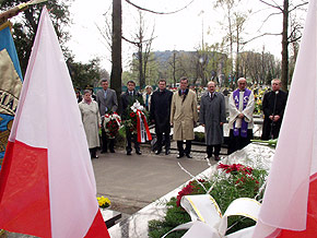  Złożenie kwiatów na grobie Wojciecha Korfantego 