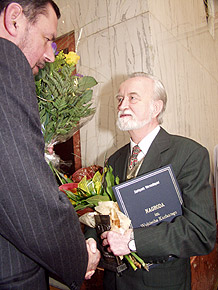  Wicemarszałek Sergiusz Karpiński złozył gratulacje Rajmundowi Hanke 