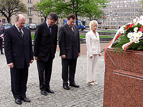  Złożenie kwiatów pod pomnikiem Marszałka Józefa Piłsudskiego 