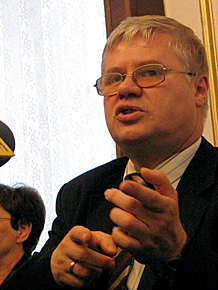  Wicepremier, minister gospodarki i pracy prof. Jerzy Hausner 