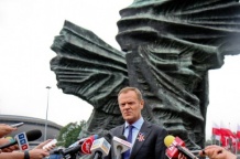  Premier Donald Tusk pod Pomnikiem Powstań Śląskich 
