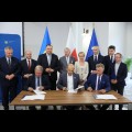  Podpisanie umowy dotyczącą przebudowy DW 925. fot. Andrzej Grygiel / UMWS 