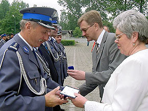  Przewodniczący Sejmiku Województwa Śląskiego Zbigniew Wieczorek, przewodnicząca Kapituły Jadwiga Hyrczyk-Franczyk wręczyli Odznaki Honorowe za Zasługi dla Województwa Śląskiego 