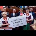  Wręczone czeki dla Kół Gospodyń Wiejskich. fot. Tomasz Żak / UMWS 