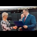  Wręczenie certyfikaty dla gmin w ramach projektu "Standardy obsługi inwestora w samorządzie". fot. Tomasz Żak / UMWS 