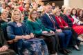 Uczestnicy gali w teatrze. 