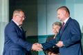 Uczestnicy gali w teatrze. 