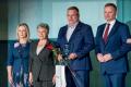 Uczestnicy gali w teatrze. 