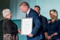 Uczestnicy gali w teatrze. 