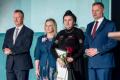 Uczestnicy gali w teatrze. 