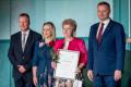 Uczestnicy gali w teatrze. 