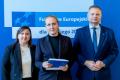 Listy gratulacyjne wręczył beneficjentom członek Zarządu Rafał Adamczyk. 