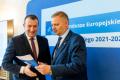 Listy gratulacyjne wręczył beneficjentom członek Zarządu Rafał Adamczyk. 