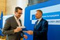 Listy gratulacyjne wręczył beneficjentom członek Zarządu Rafał Adamczyk. 