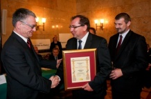  Nagrodę odbiera Andrzej Konieczny - Prezes Zarządu Funduszu Górnośląskiego 