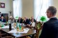 Uroczystość przekazana listów gratulacyjnych. 