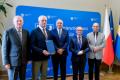 Uroczystość przekazana listów gratulacyjnych. 