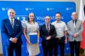 Uroczystość wręczenia umów. 