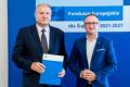 Uroczystość wręczenie listów gratulacyjnych. 