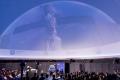 Sławosz Uznański-Wiśniewski zwiedza Planetarium w Chorzowie. 