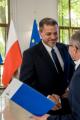 Beneficjenci podczas uroczystości. 