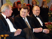  Członkowie kapituły Laurów - senator Jerzy Markowski, marszałek Michał Czarski oraz prezydent Piotr Uszok 