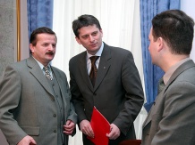  Stanisław Gmitruk - dyrektor oddziału regionalnego Agencji Restrukturyzacji i Modernizacji Rolnictwa w Częstochowie (pierwszy z lewej) przedstawił działania związane z realizacją sektorowych programów 