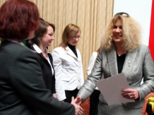  Senator Krystyna Doktorowicz wręczyła nagrody w konkursie „Moja Szkoła w Unii Europejskiej” 