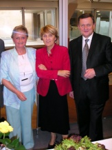  Marszałek Michał Czarski z gościem honorowym spotkania Komisarz Danutą Hübner (w środku) oraz Posłanką Parlamentu Europejskiego Grażyną Staniszewską. 