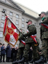  Uroczystość zakończyła defilada przed Gmachem Sejmu Śląskiego 