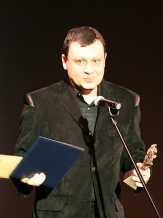  Grzegorz Kempinsky nagrodzony za reżyserię spektakli „Push up 1-3 Ostatnie piętro” Rolanda Schimmelpfenniga i „Oskar i Pani Róża” Erika Emmanuela Schmitta w Teatrze Śląskim im. 