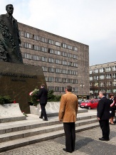  Pomnik Wojciecha Korfantego na placu Sejmu Śląskiego w Katowicach 