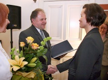  Nagrodę odbiera Iwona Purzycka – dyrektor Muzeum z Bielska-Białej. 
