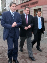  Podpisy złożyli m.n: marszałek Michał Czarski, prezydent Marek Kopel oraz dyrektor Marek Szczerbowski. 