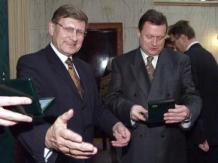  Jeden z pierwszych egzemplarzy monety otrzymał marszałek Michał Czarski 