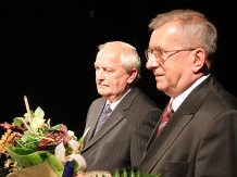  Tadeusz Wnuk oraz Władysław Banyś zostali wyróżnieni odznaczeniem "Zasłużony dla Województwa Śląskiego". 